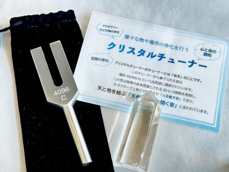 「天使界の扉を開く音」様々な物や場所の浄化を行う♪クリスタルチューナー＆水晶ポイント（約6~6.6センチ）＆ポーチ 3点SET Fashion